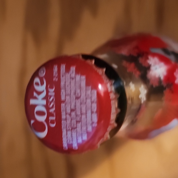 Coca Cola Classic bottle full.  8 FL oz Holiday 2003 - Picture 2 of 4
